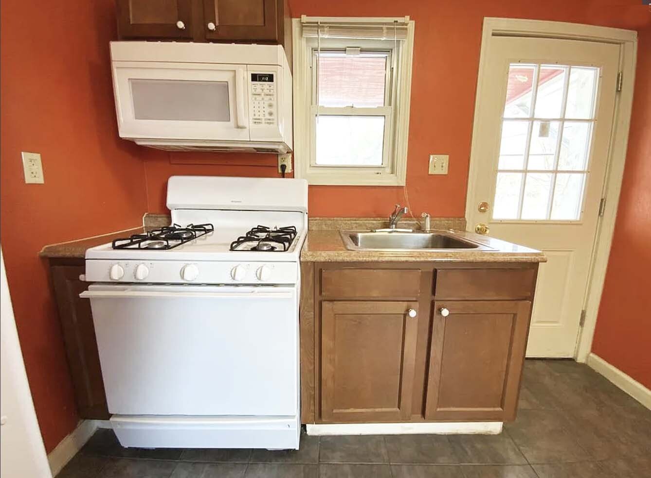 Building Photo - 221 Sterrett St