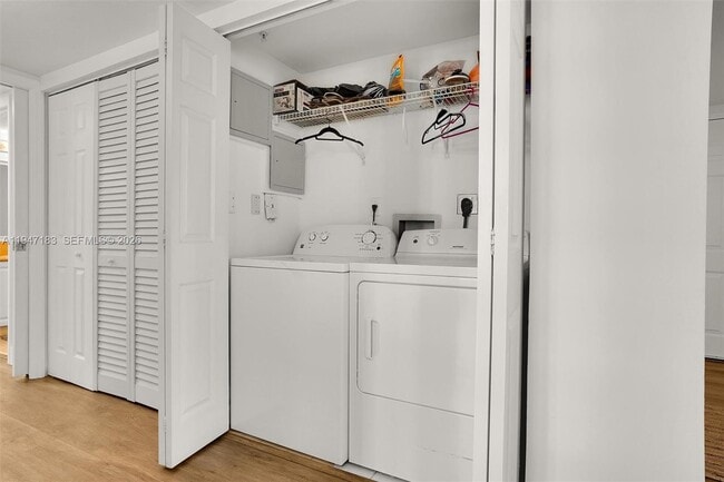 Building Photo - 1155 Brickell Bay Dr