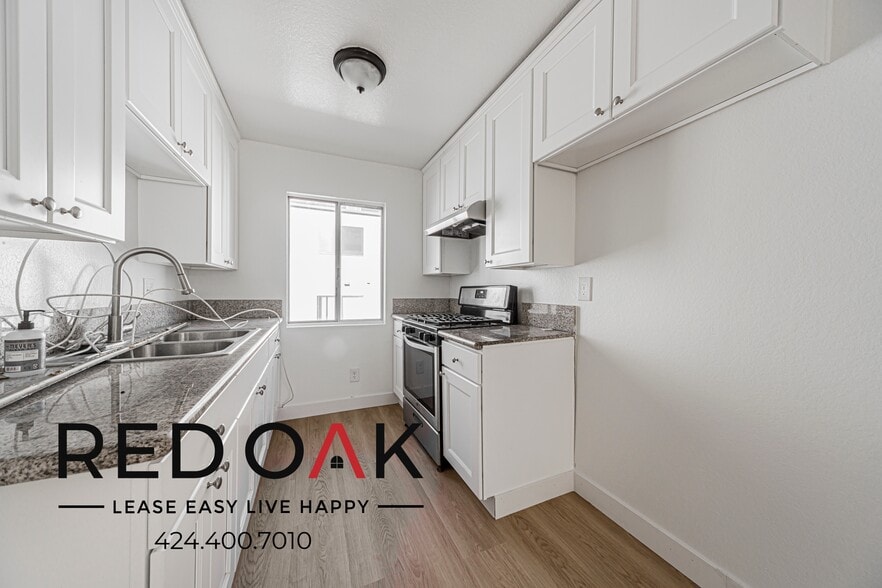 Building Photo - 8555 Independence Ave