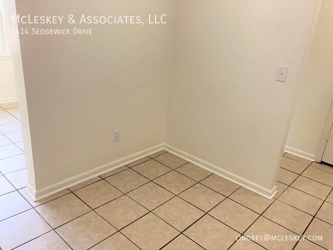 Building Photo - 2414 Sedgewick Dr