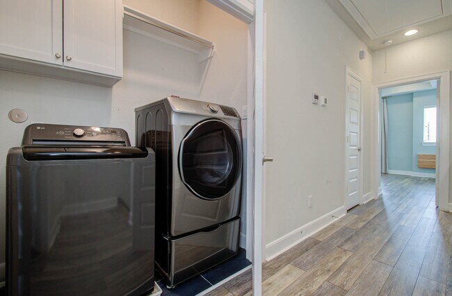 Building Photo - 2812 Grand Fountains Dr