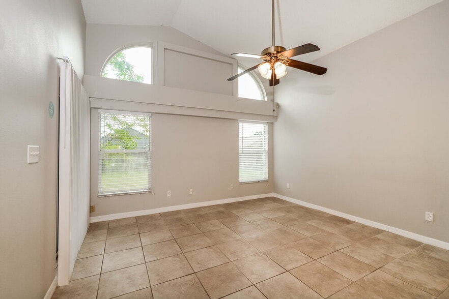 Building Photo - 887 Brightview Dr