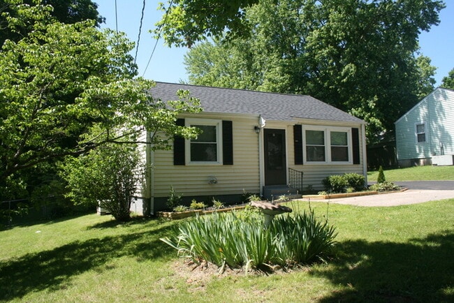 Building Photo - 2833 Colonial Cir