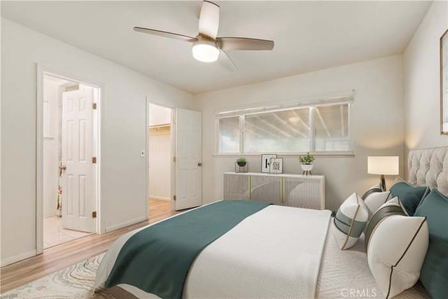 Building Photo - 104 W Bluebell Ave