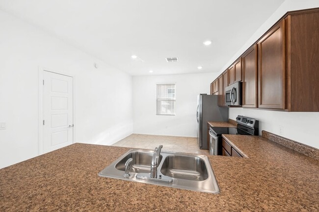 Building Photo - 6321 S Crescent Peak Dr