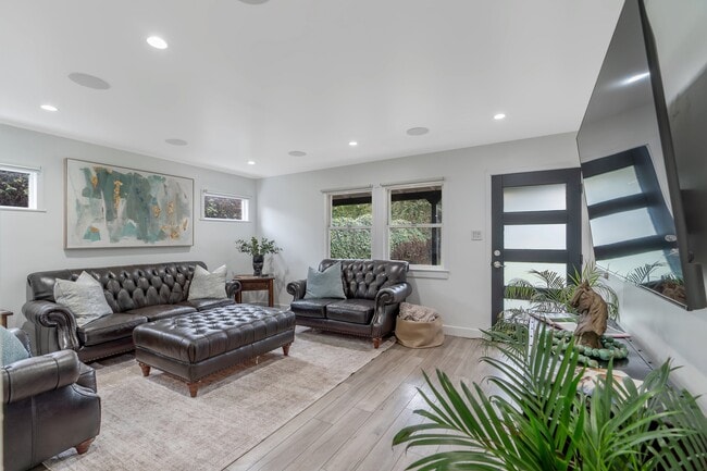 Building Photo - 5656 Donna Ave