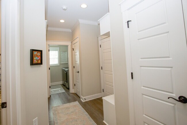 Building Photo - "Charming 4-Bedroom Retreat with Fireplace and 3 Full Baths in Aberdeen!"