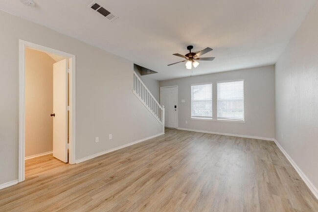 Building Photo - AVAILABLE NOW!