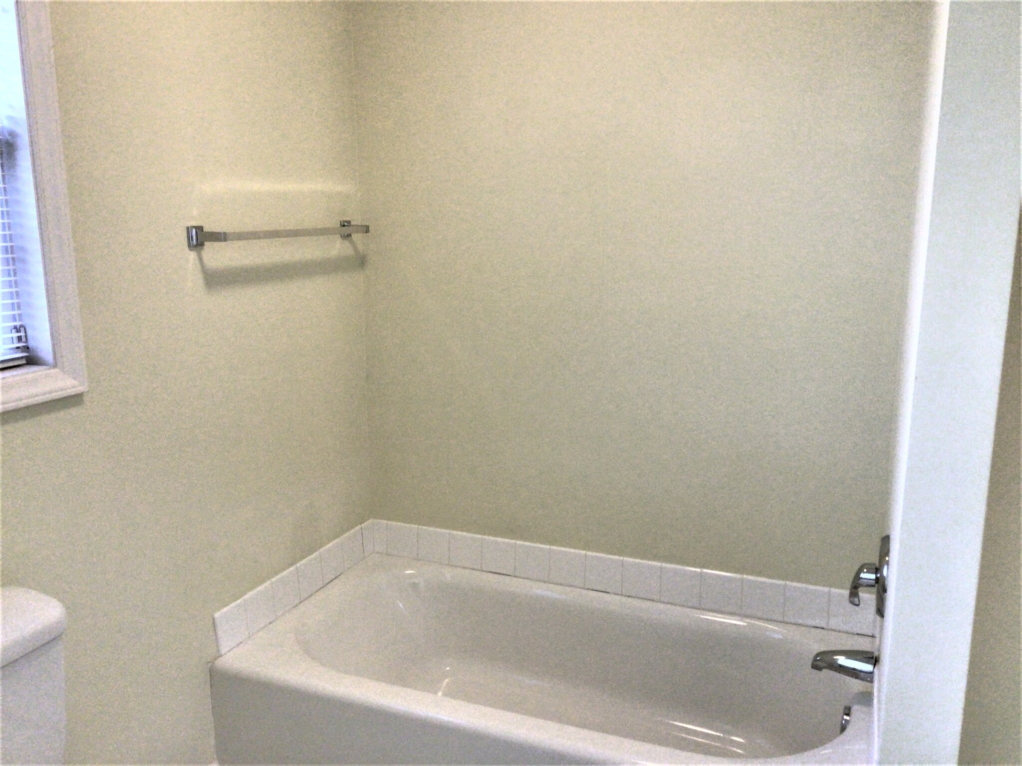 Building Photo - 5470 Regent Village Dr
