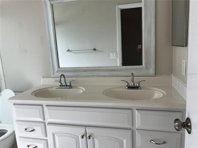 Building Photo - 12736 Newfield Dr