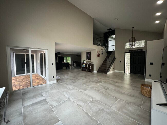 Building Photo - 10366 Buena Ventura Dr