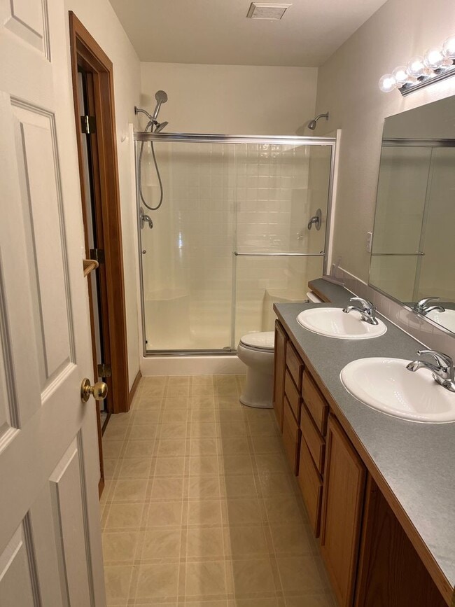 Building Photo - Beautiful 9 Mile Area Home