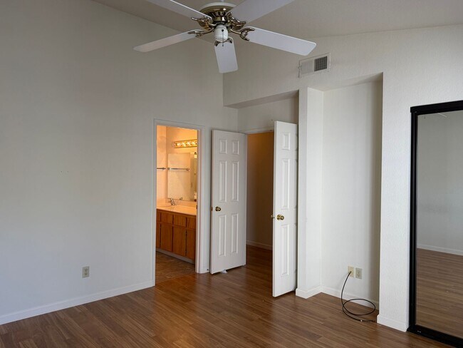 Building Photo - 3813 Pasadena Ave