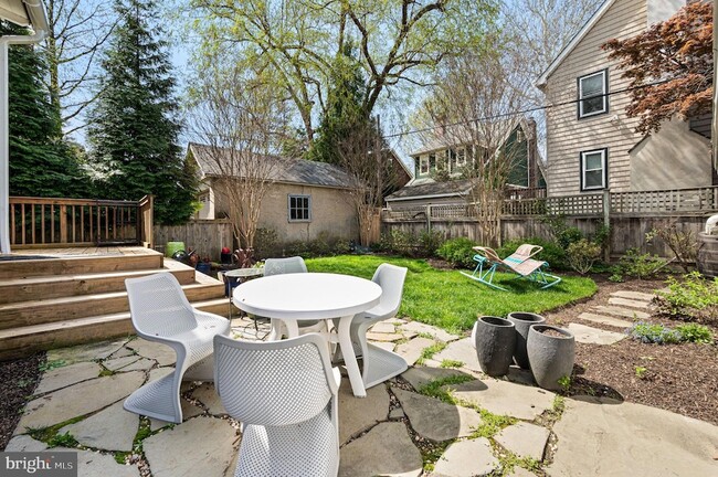 Building Photo - 217 Wayne Ave