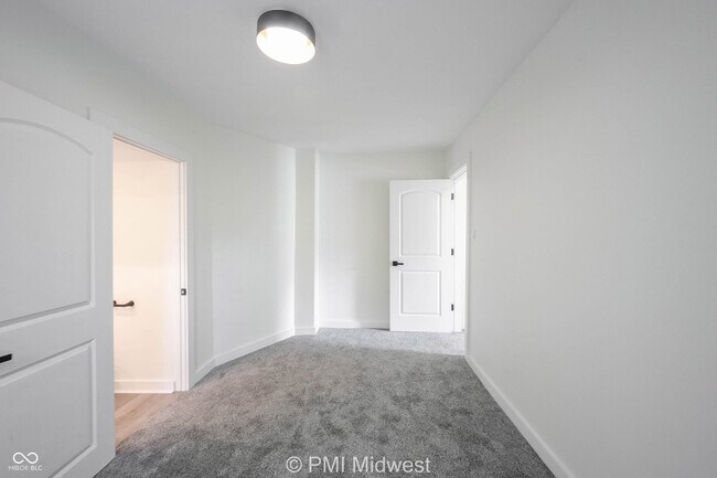 Building Photo - 426 N Bradley Ave