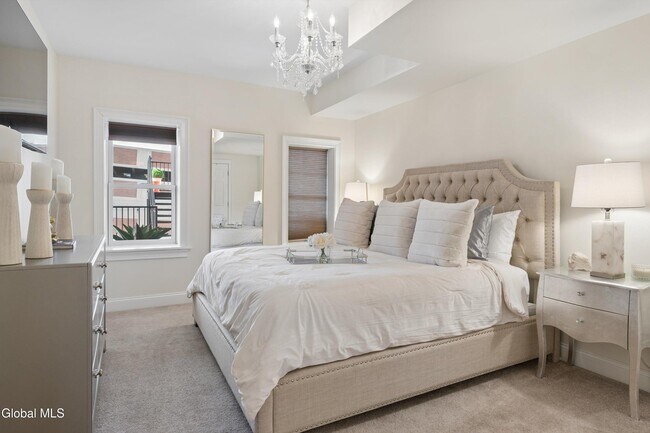 Building Photo - 425 Broadway