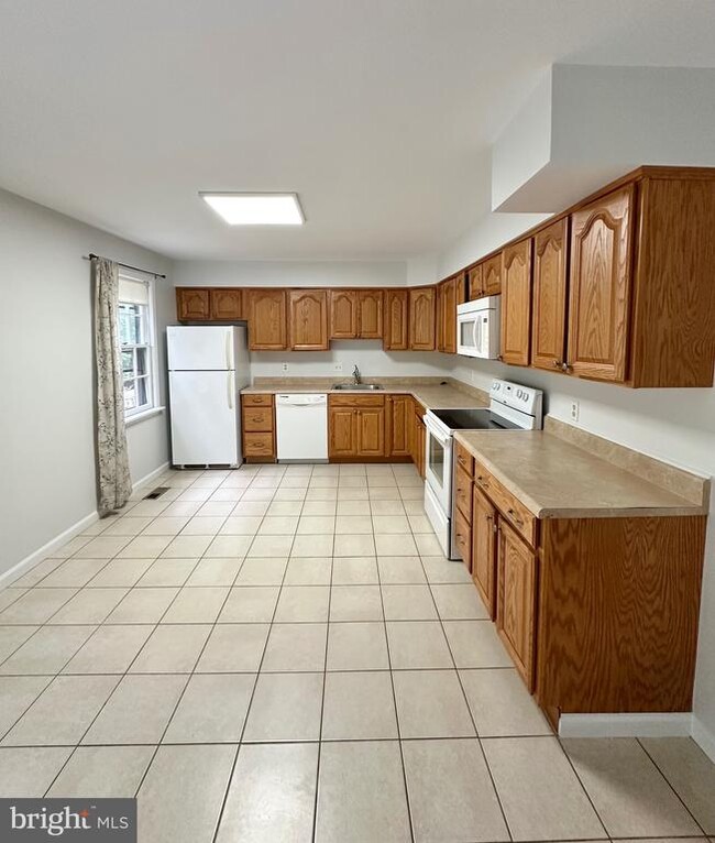 Building Photo - 2868 Kelly Square