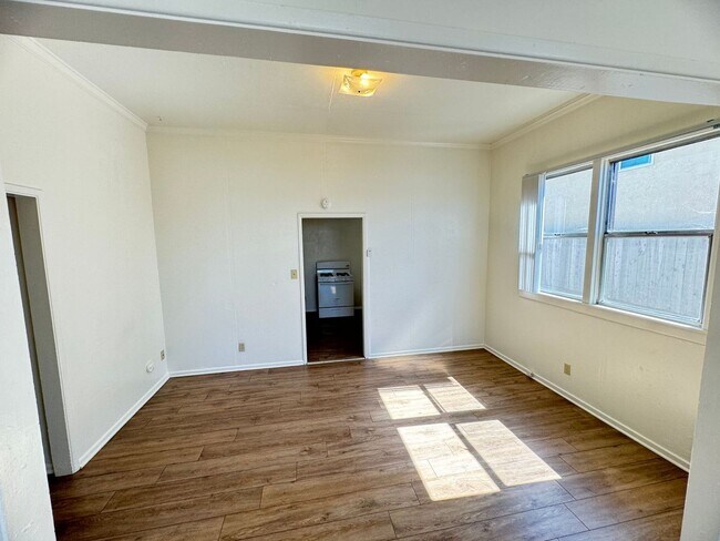 Building Photo - 1361-1371 Paso Robles St.