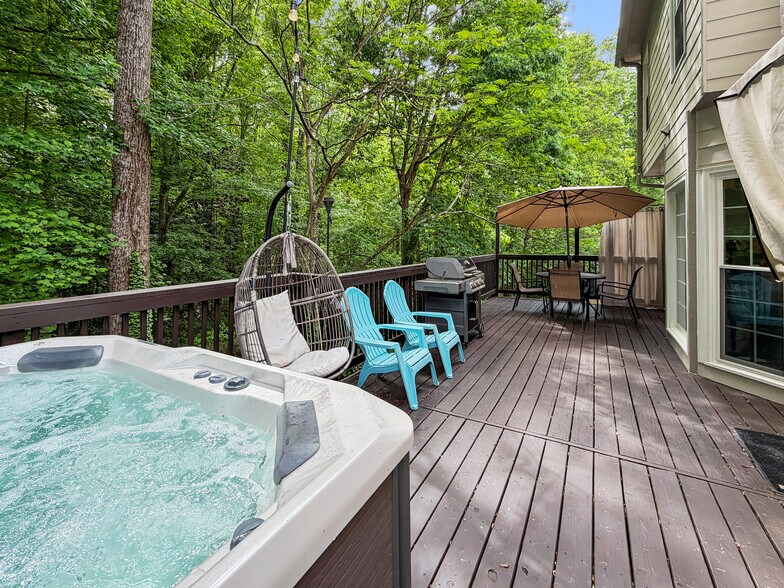 Building Photo - 1106 Glenrose Dr SE