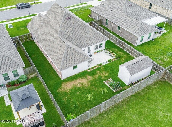 Building Photo - 202 Sparkling Meadows Ln