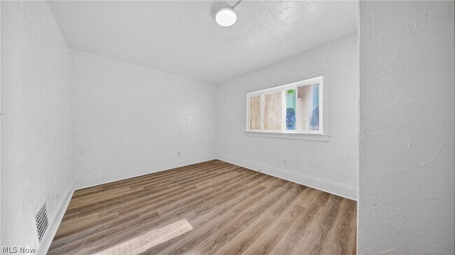 Building Photo - 511 Brown St