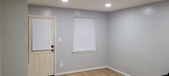 Building Photo - 1248 16th St NE