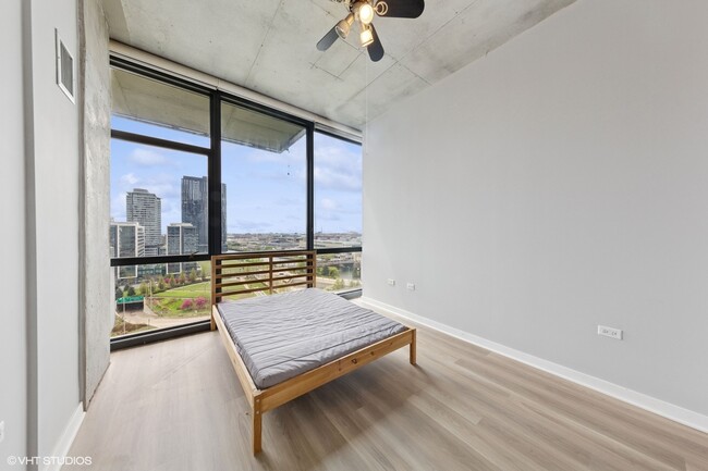 Building Photo - 235 W Van Buren St