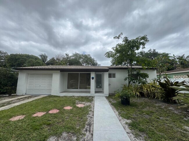 Building Photo - 725 NE 160th Terrace