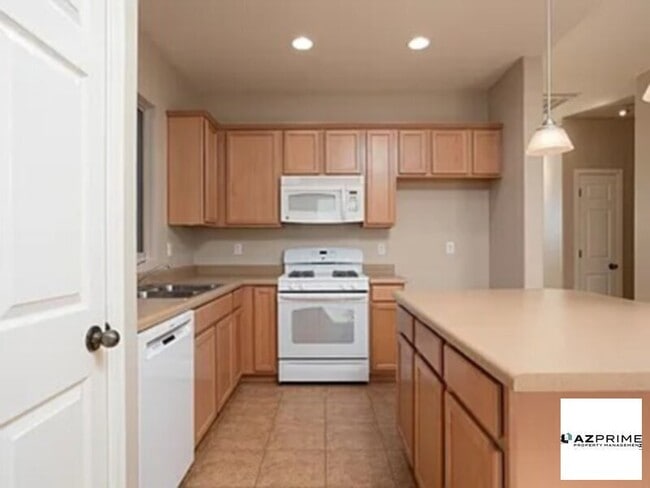 Building Photo - Move in ready