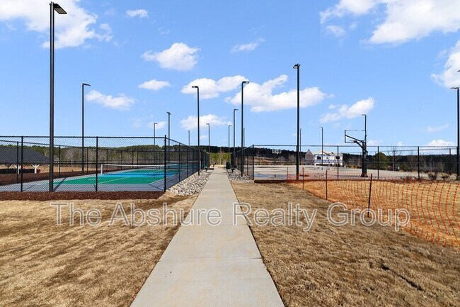 Building Photo - 49 River Bank Rd