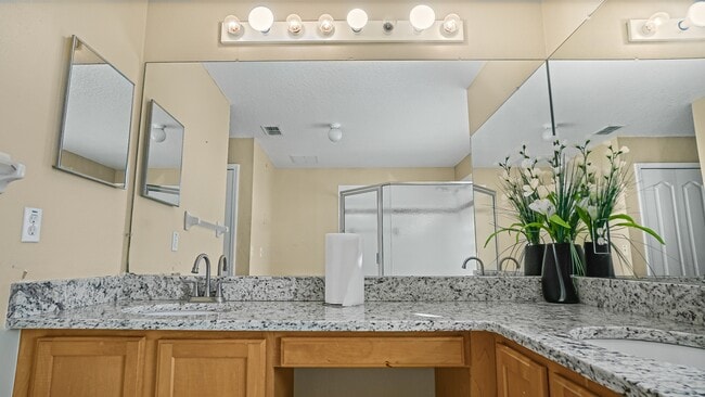 Building Photo - 820 Westbrook Terrace