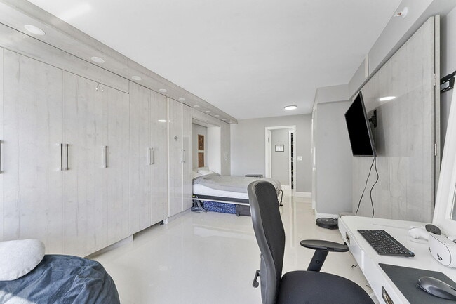 Building Photo - 4505 S Ocean Blvd