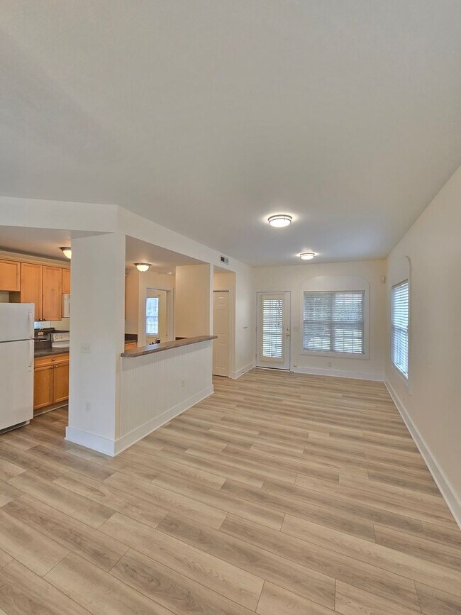 Building Photo - Trolley Path - MOVE IN SPECIAL - $500 OFF ...