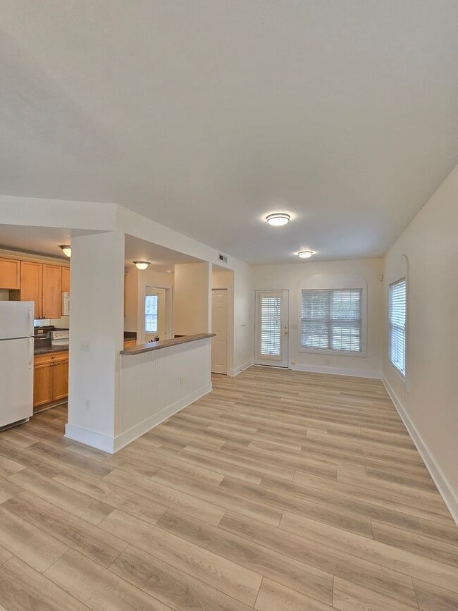 Building Photo - Trolley Path - MOVE IN SPECIAL - $500 OFF FIRST MONTH'S RENT - Minutes to Downtown WILM, Novant M...