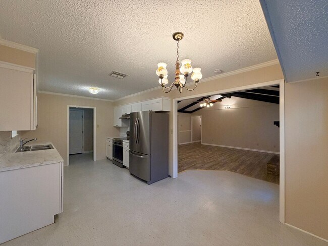 Building Photo - 9103 Dogwood Trail