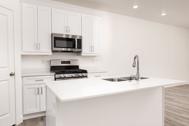 Building Photo - 6001 S Carnelian Pkwy