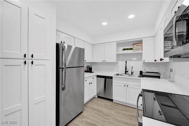 Building Photo - 3151 N Soaring Gulls Dr