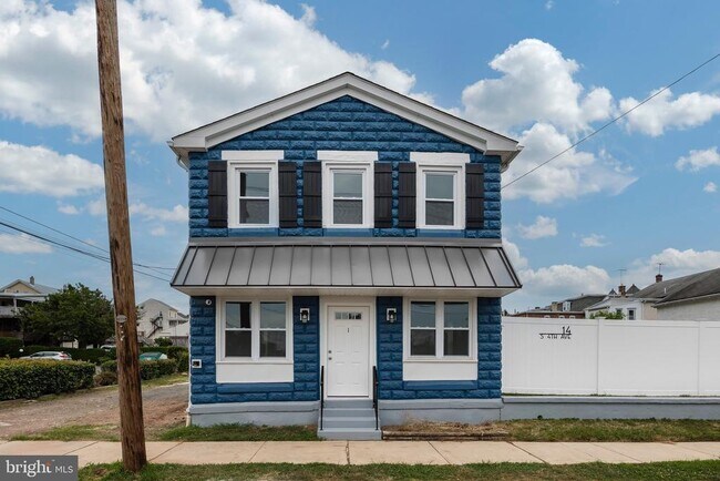 Building Photo - 14 S 4th Ave