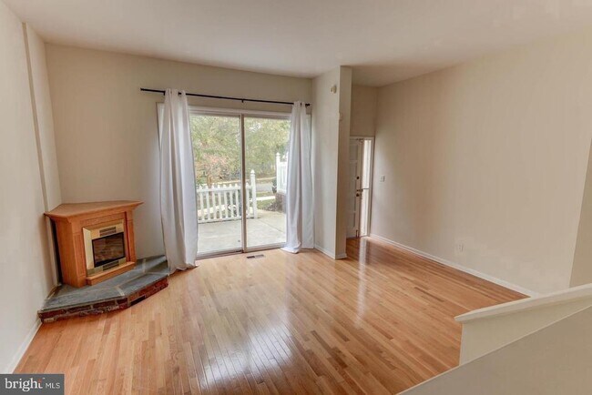 Building Photo - 107 Montrose Ave