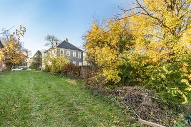 Building Photo - 360 N Garfield Ave