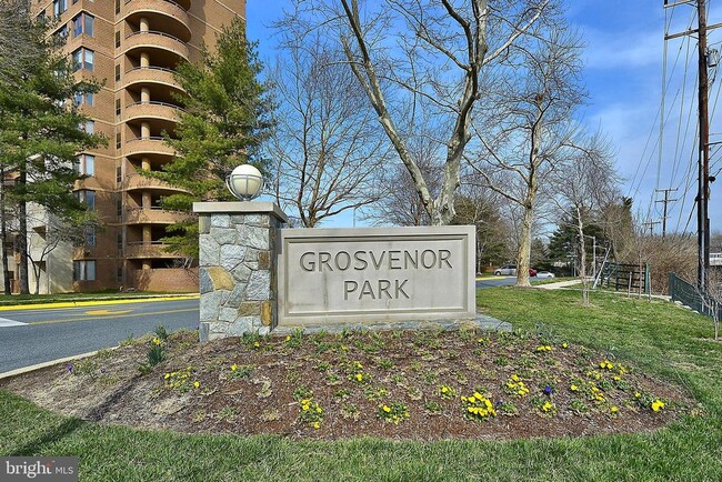 Building Photo - 10101 Grosvenor Pl