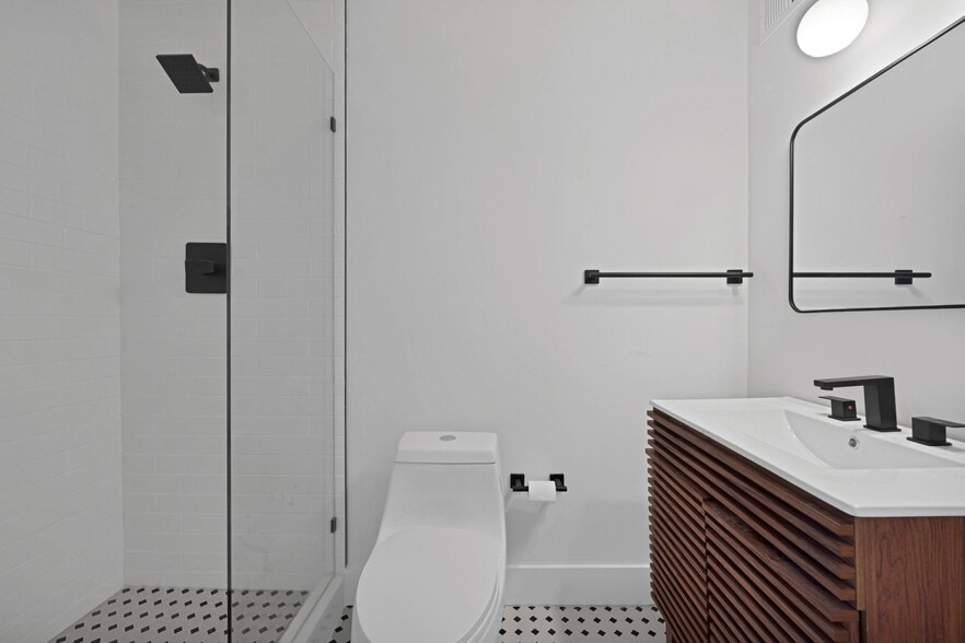 Building Photo - 13514 NE 23rd Pl