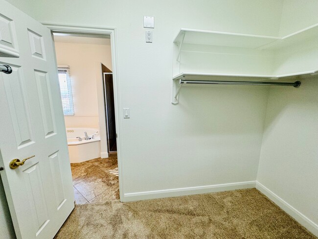 Main Bedroom Walk in Closet - 589 Summit Ct