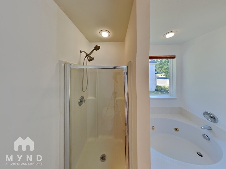 Building Photo - 15119 Oldcorn Ln