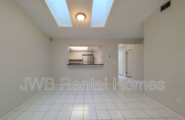 Building Photo - 2390 Ironstone Dr E