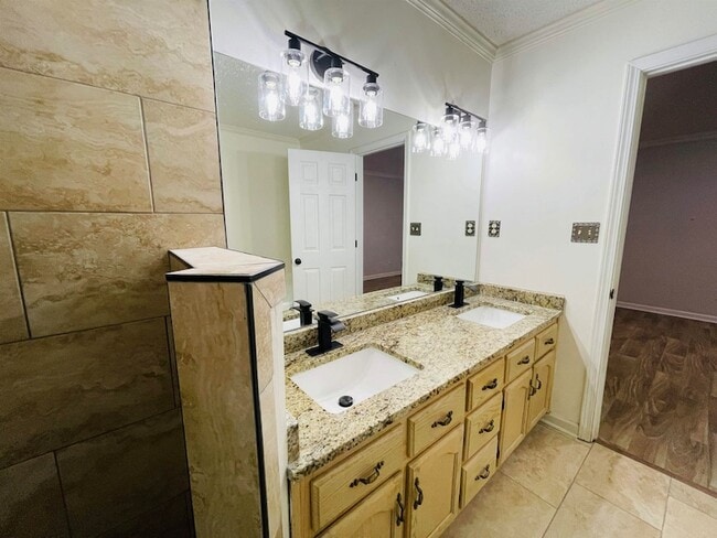 Building Photo - 2256 Lake Springs Ln