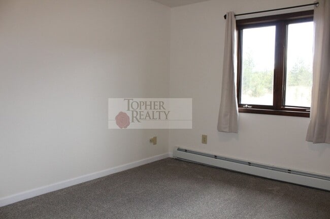 Building Photo - 3 Cambridge Ct