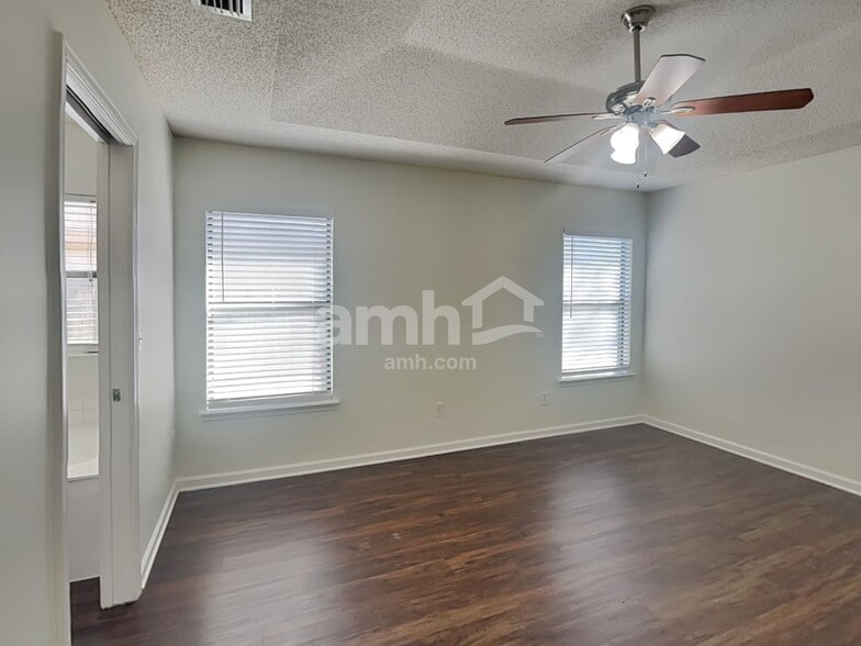 Building Photo - 3753 Woodbriar Dr