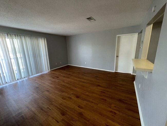 Building Photo - SUBLEASE AVAILABLE FOR IMMEDIATE MOVE IN - 2 Bedroom 2 Bathroom Condo