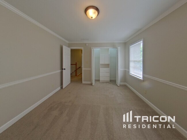 Building Photo - 1041 Henry Terrace